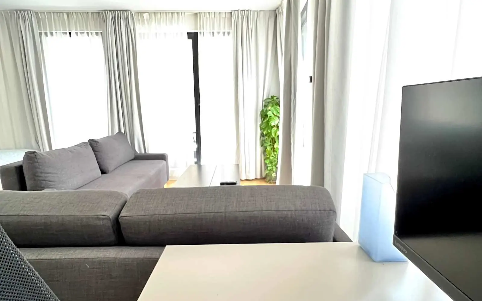 Chic Brussels Studio with Private Balcony near Grand Place – Sleeps 4