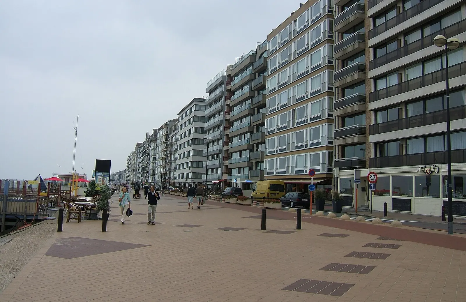 Belgian Coast Weekend: Knokke-Heist vs Nieuwpoort Compared